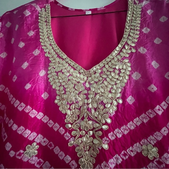 Indian Kurta with Dupatta and Pants (Plus Size) - Picture 2 of 8